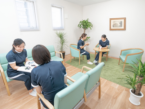 快適なスタッフルームが3部屋も | 福岡市東区の歯科医師転職求人
